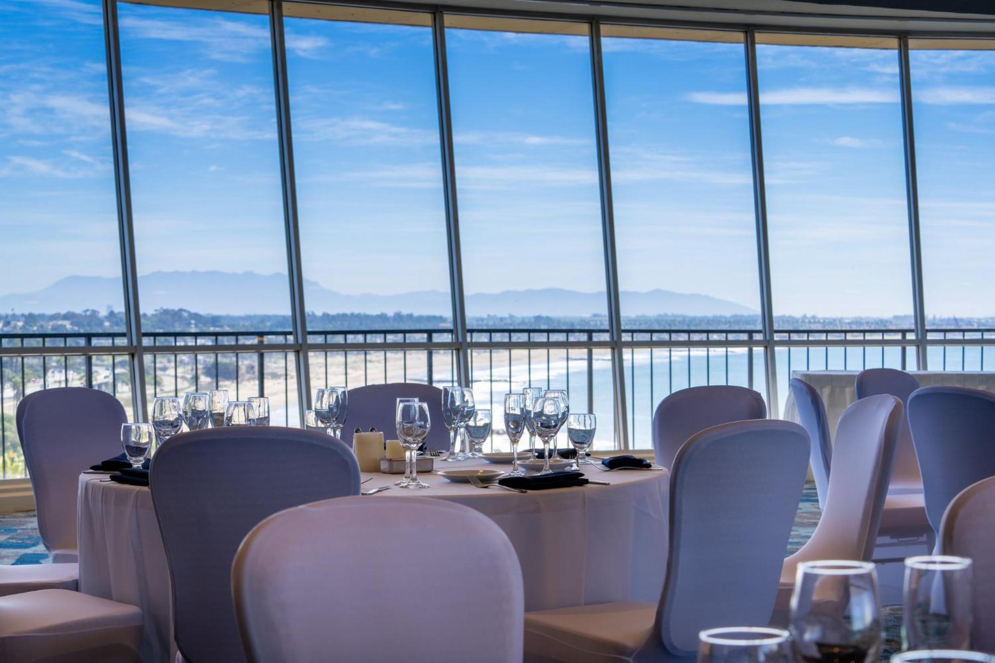 Crowne Plaza Ventura Beach By Ihg Ngoại thất bức ảnh