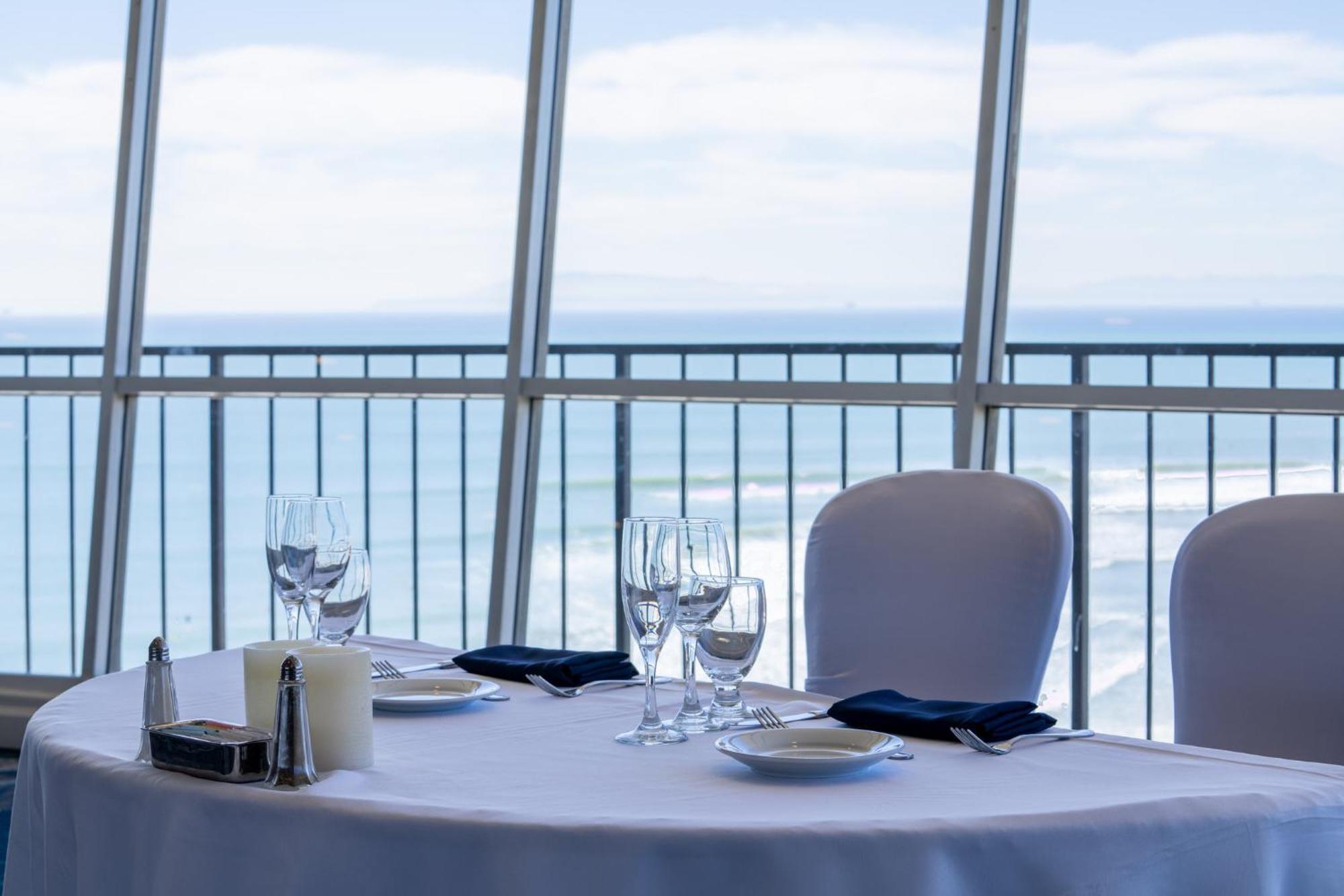 Crowne Plaza Ventura Beach By Ihg Ngoại thất bức ảnh