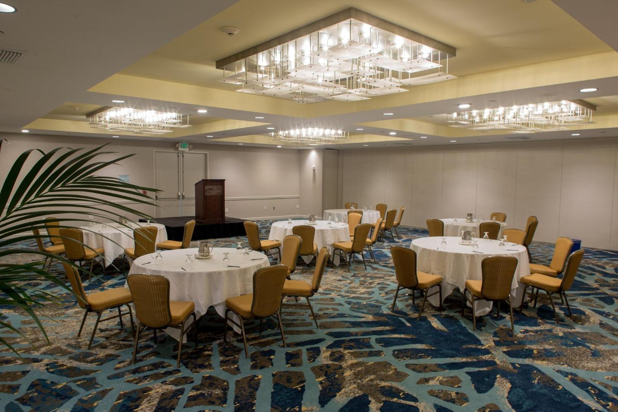 Crowne Plaza Ventura Beach By Ihg Ngoại thất bức ảnh